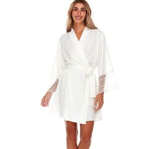 *brand new* flora nikrooz Robe and nightgown